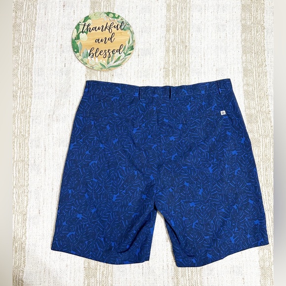 Peter Millar Golf Shorts 9” Length - Picture 3 of 3